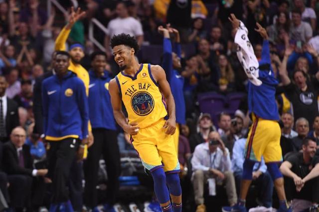 官方：曼城签下纽约城左后卫麦克法兰